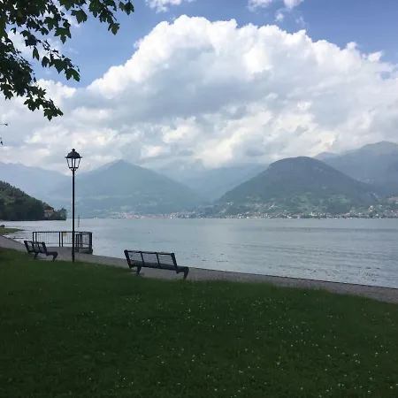 The Park On The Lake With Pool Colico