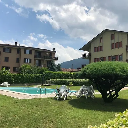 Διαμέρισμα The Park On The Lake With Pool Colico